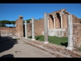 04609 ostia - regio i - insula xiv - domus di amore e psiche (i,xiv,5) - viridarium mit nymphaeum - bli ri nordosten.jpg